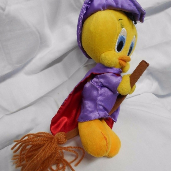Warner Bros 8" Tall Tweety Witch On Broom Bean Bag - Picture 1 of 3